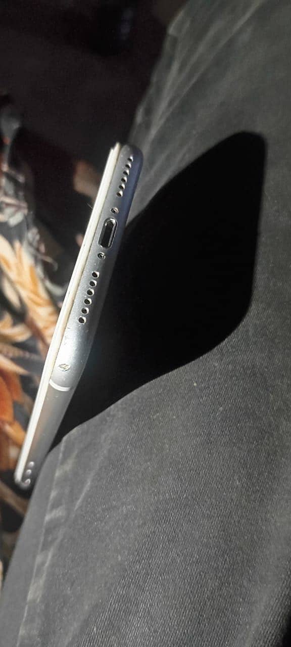 Apple iPhone 7 2