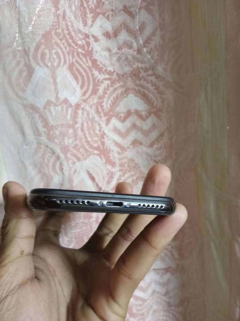 Apple iPhone X 3