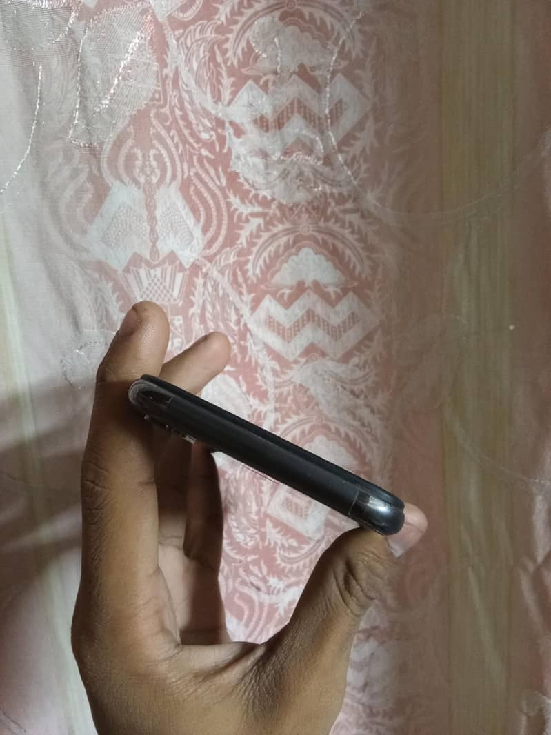 Apple iPhone X 4