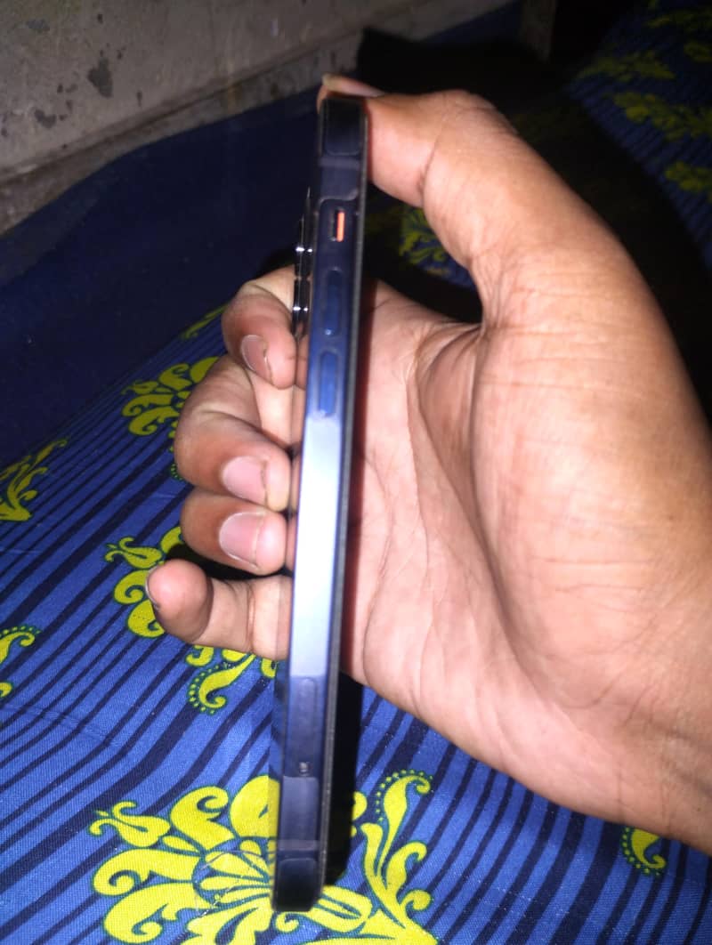 Apple iPhone 12 4