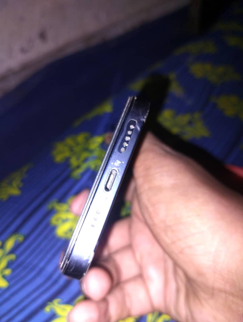 Apple iPhone 12 7