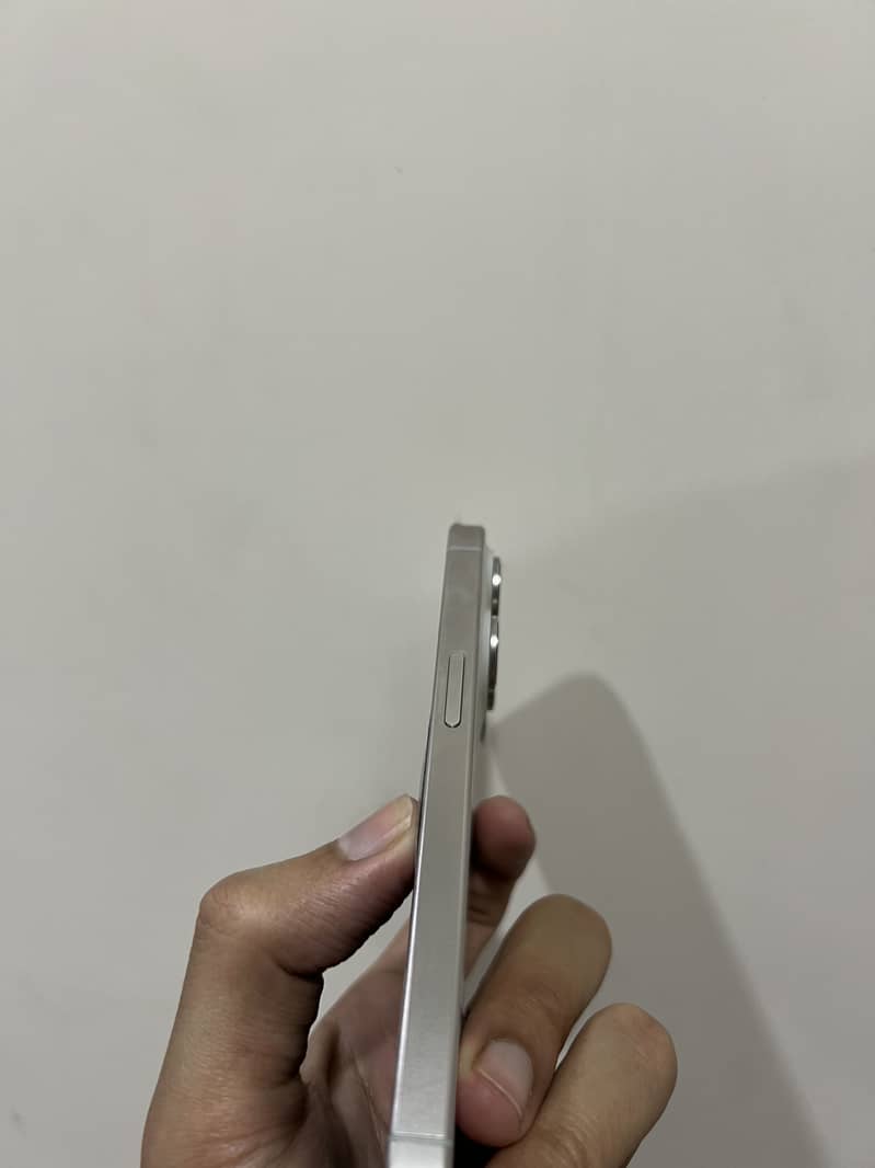 Apple iPhone 15 Pro 2