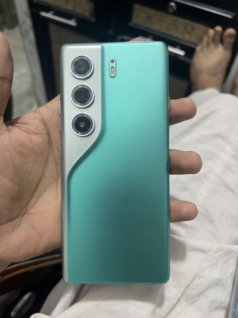 Tecno CAMON 40 Pro 0
