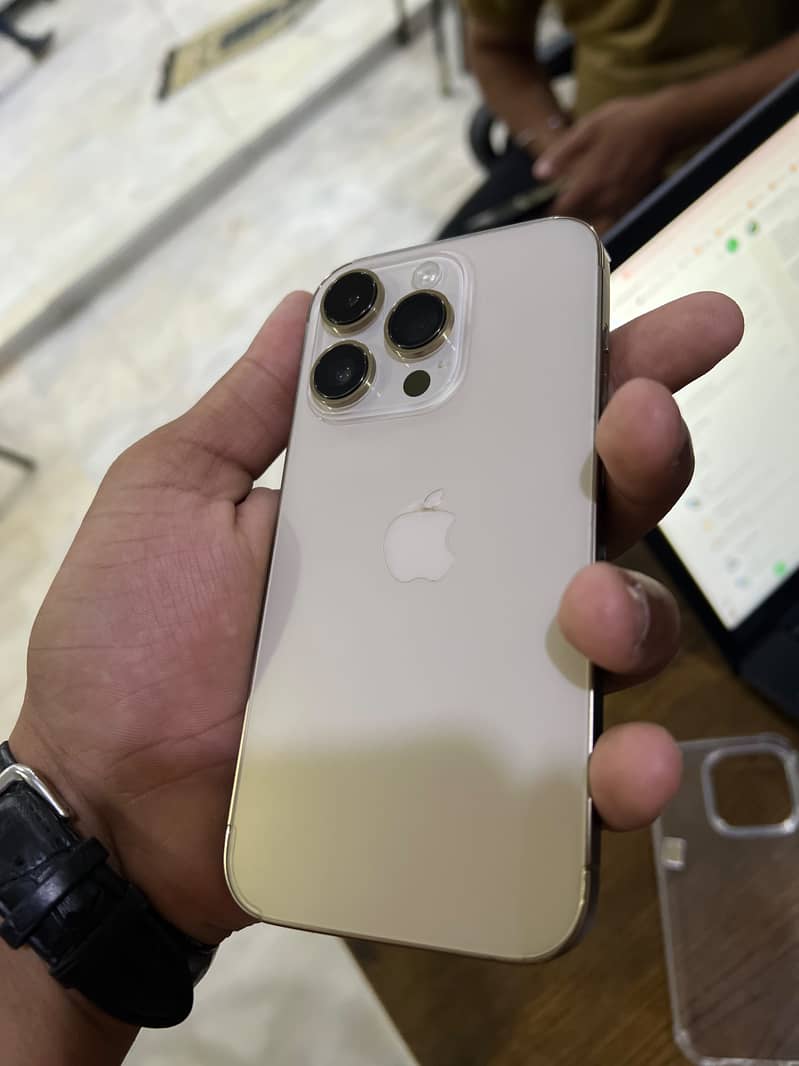 Apple iPhone 14 Pro 0