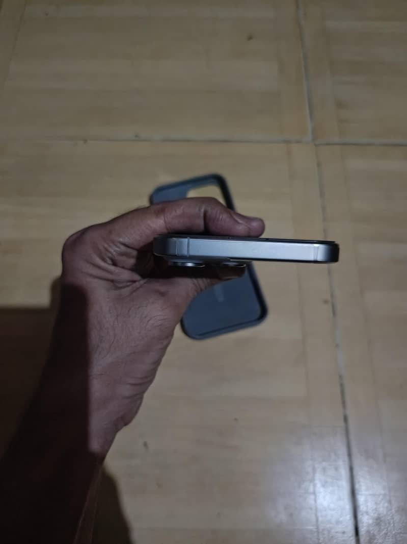 Apple iPhone 16 Pro Max 5