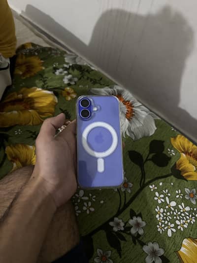 Apple iPhone 16