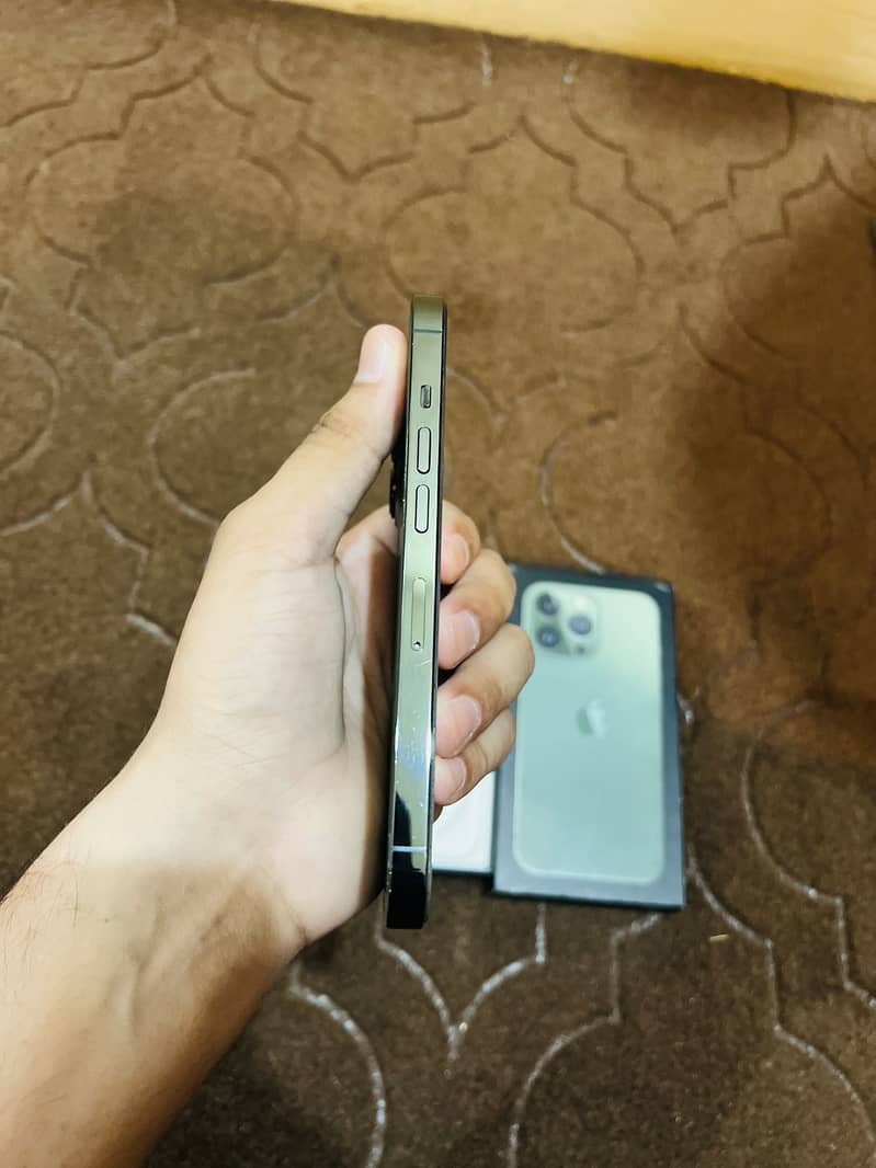 Apple iPhone 13 Pro 2