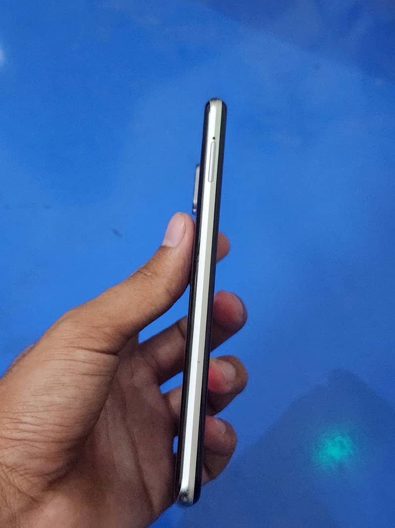 Sharp Aquos R3 Read Description 2