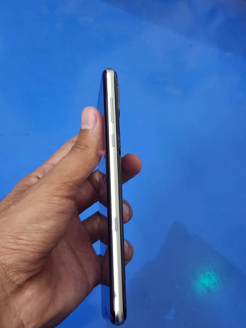 Sharp Aquos R3 Read Description 3