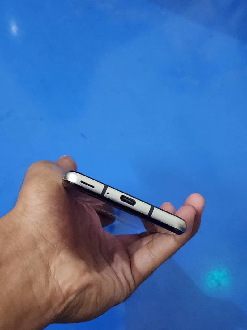 Sharp Aquos R3 Read Description 4
