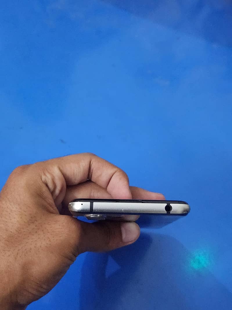Sharp Aquos R3 Read Description 5