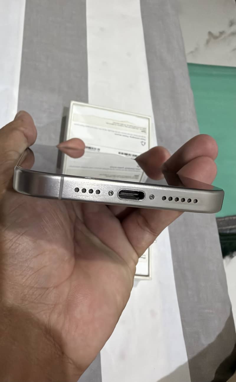 Apple iPhone 15 Pro Max 2