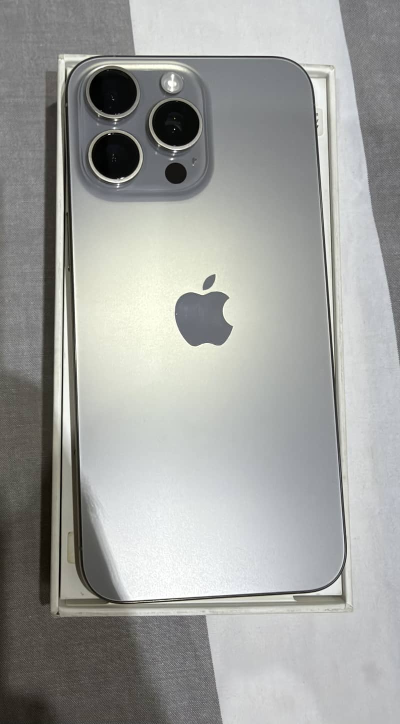 Apple iPhone 15 Pro Max 4