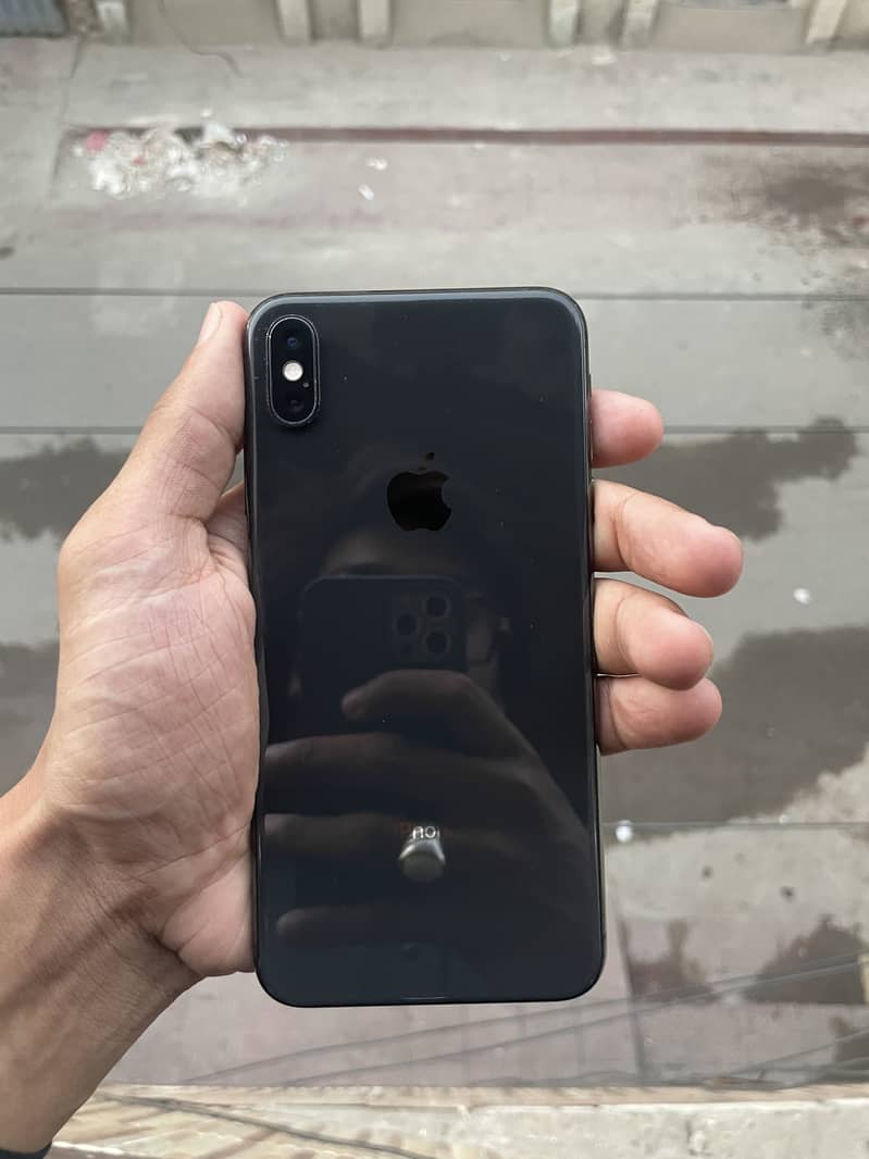 iPhone XS Max 0