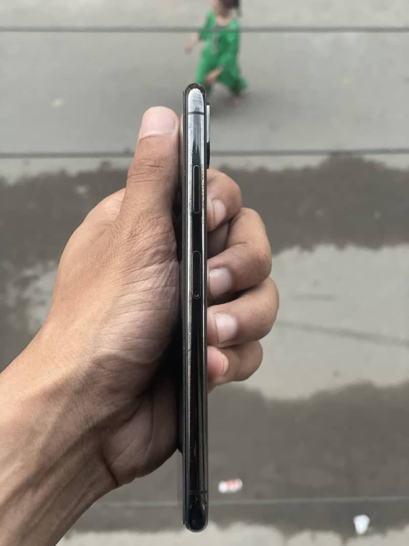 iPhone XS Max 3