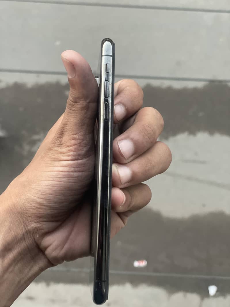 iPhone XS Max 4