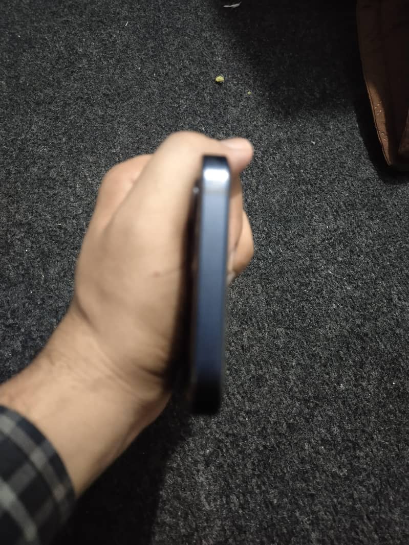 Apple iPhone 12 1