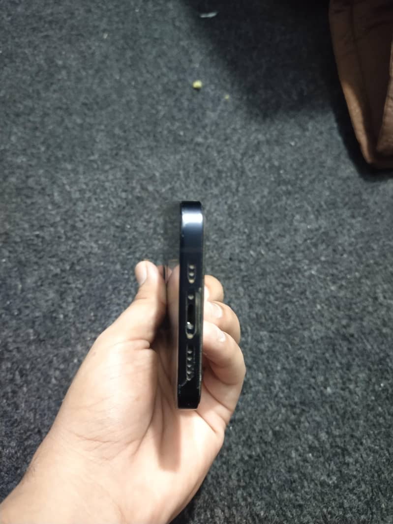 Apple iPhone 12 3