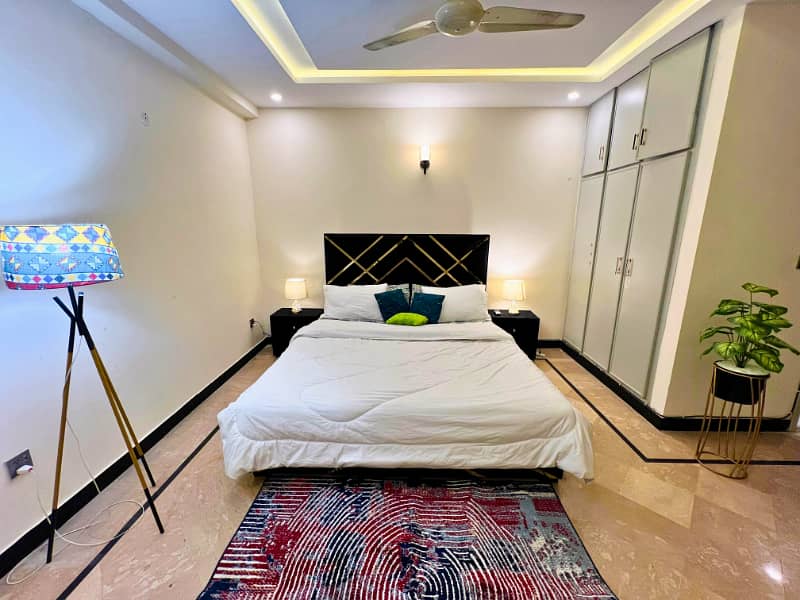 One bed room flat available e11 0