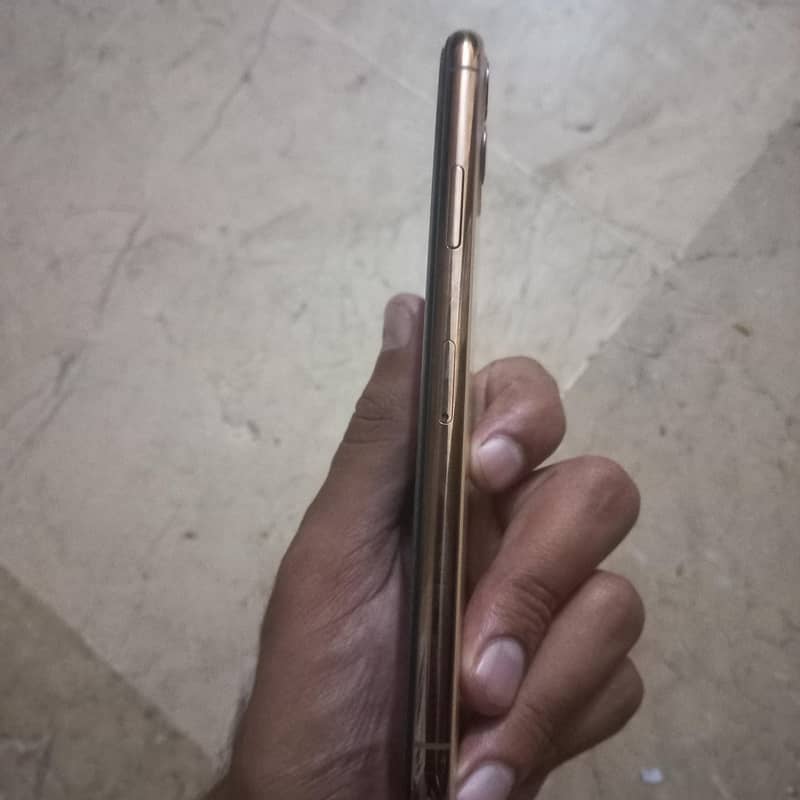 Apple iPhone 11 Pro Max 3