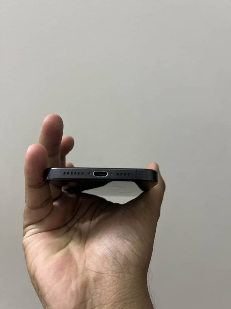Apple iPhone 15 Pro Max 2