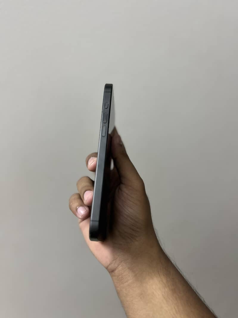 Apple iPhone 15 Pro Max 3