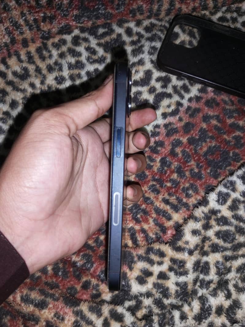 Apple iPhone 13 1