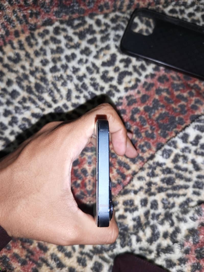 Apple iPhone 13 3