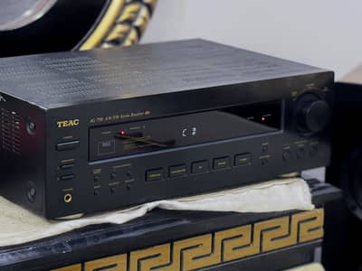 TEAC AG-790 stereo amplifier