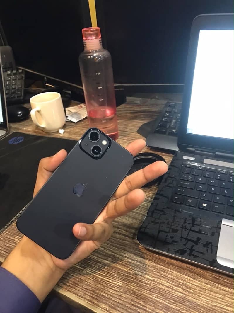 Apple iPhone 13 0