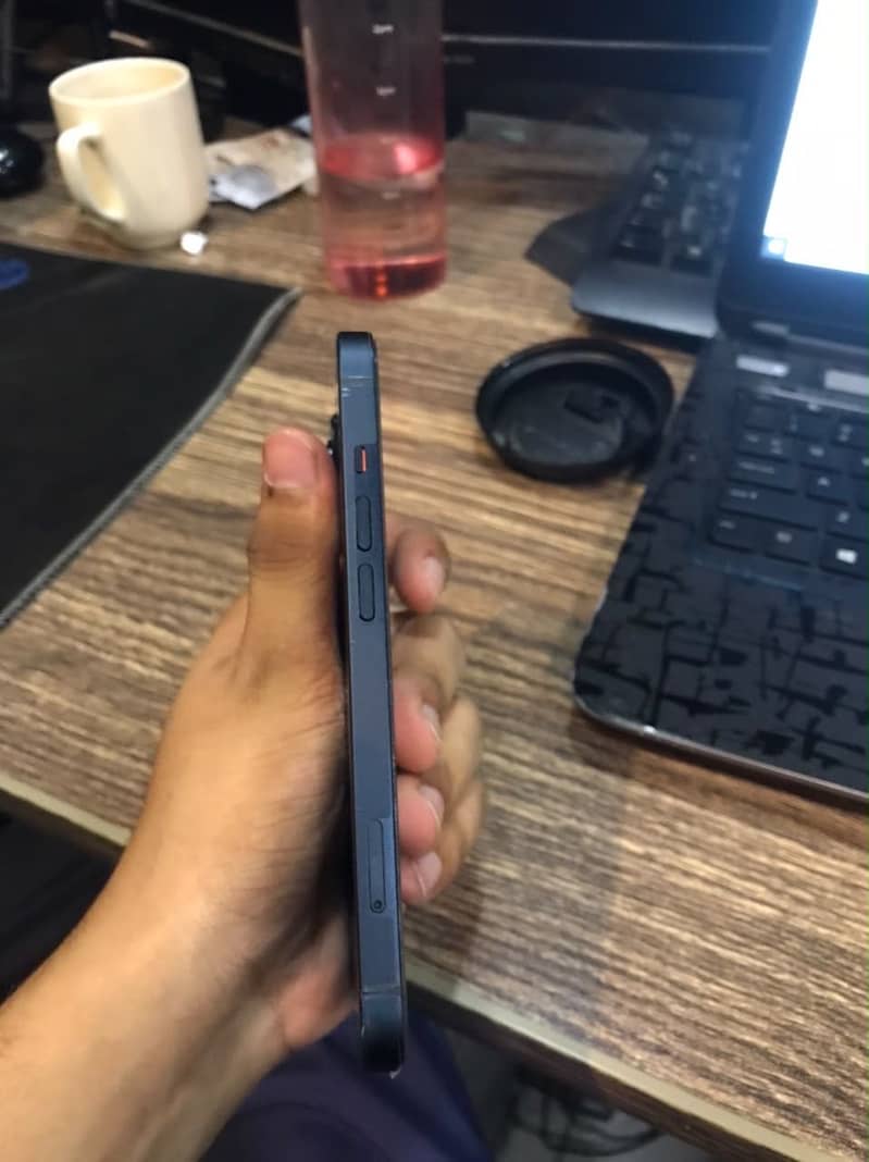 Apple iPhone 13 2