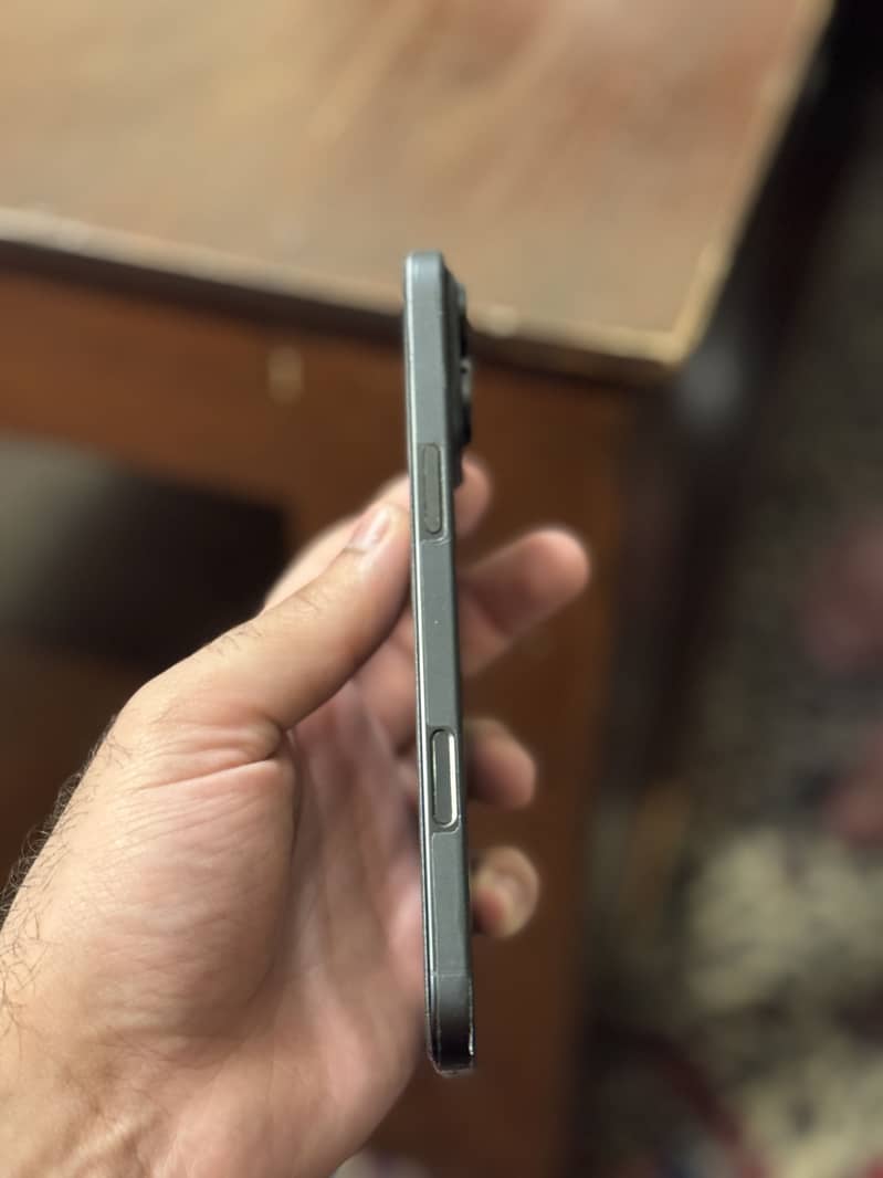 Apple iPhone 16 Pro Max 2