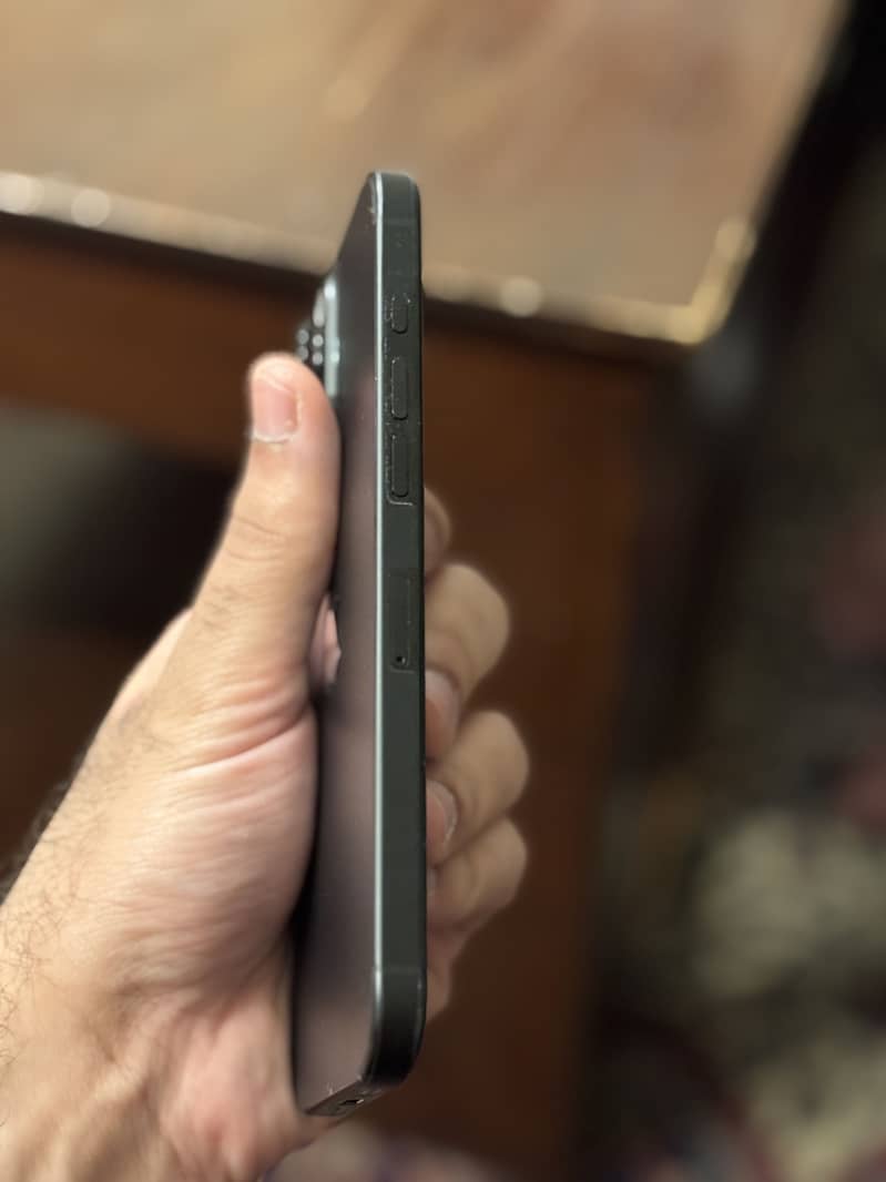 Apple iPhone 16 Pro Max 3