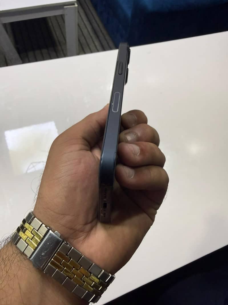 Apple iPhone 13 1