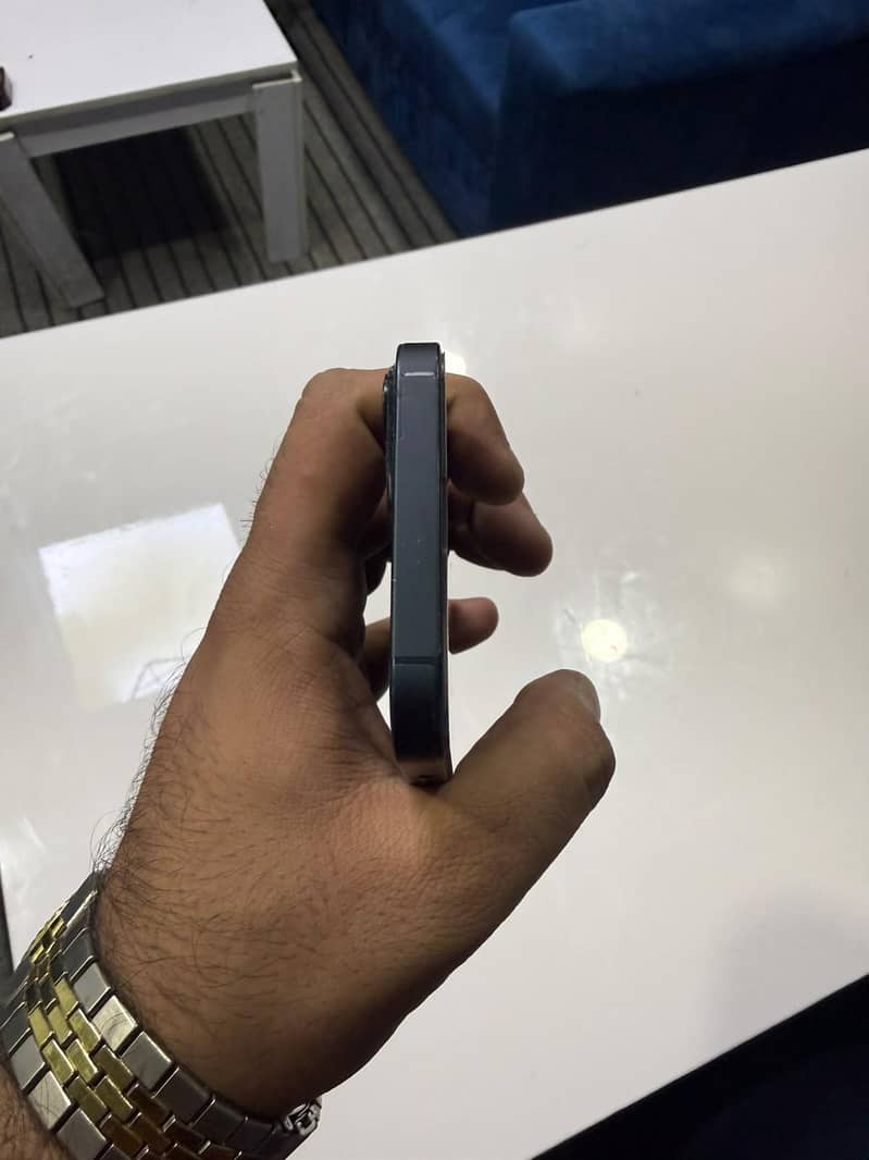 Apple iPhone 13 3