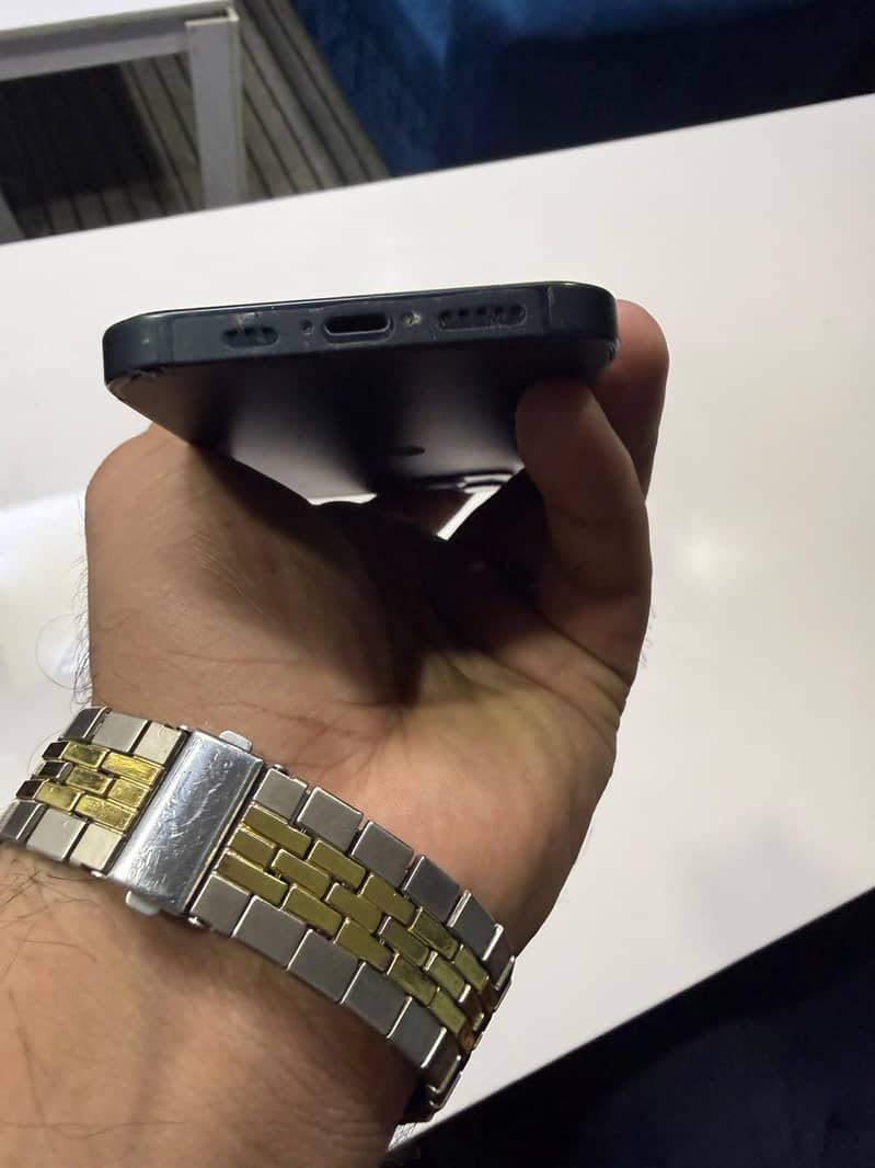 Apple iPhone 13 5