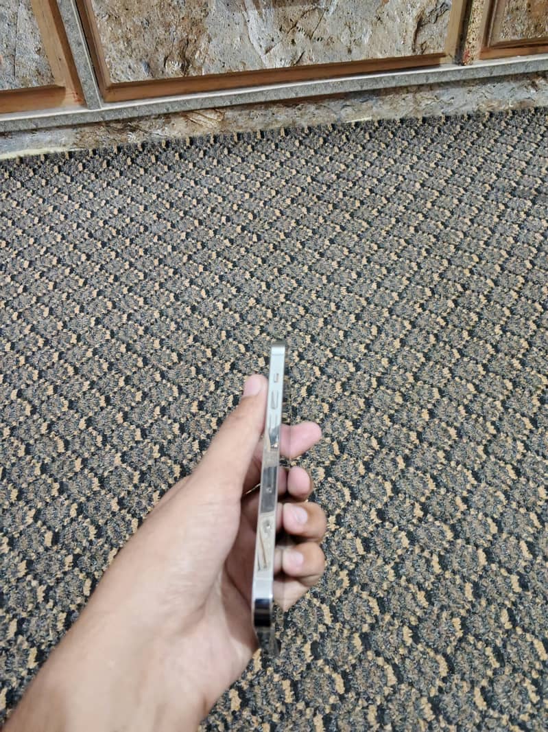 Apple iPhone 14 Pro 2
