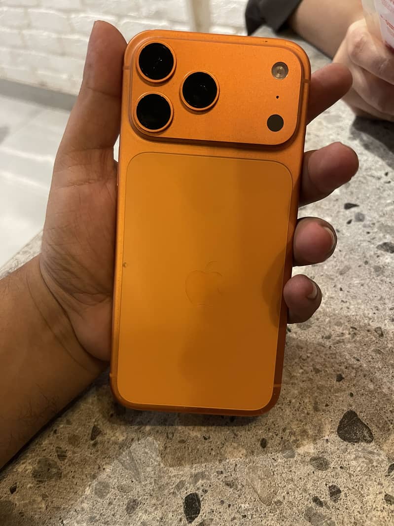 Apple iPhone 17 Pro Max 3
