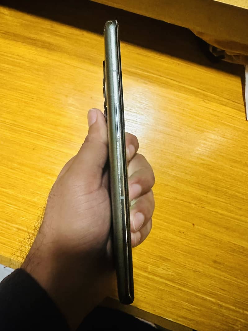 One Plus 10 Pro 4