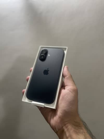 Apple iPhone 16