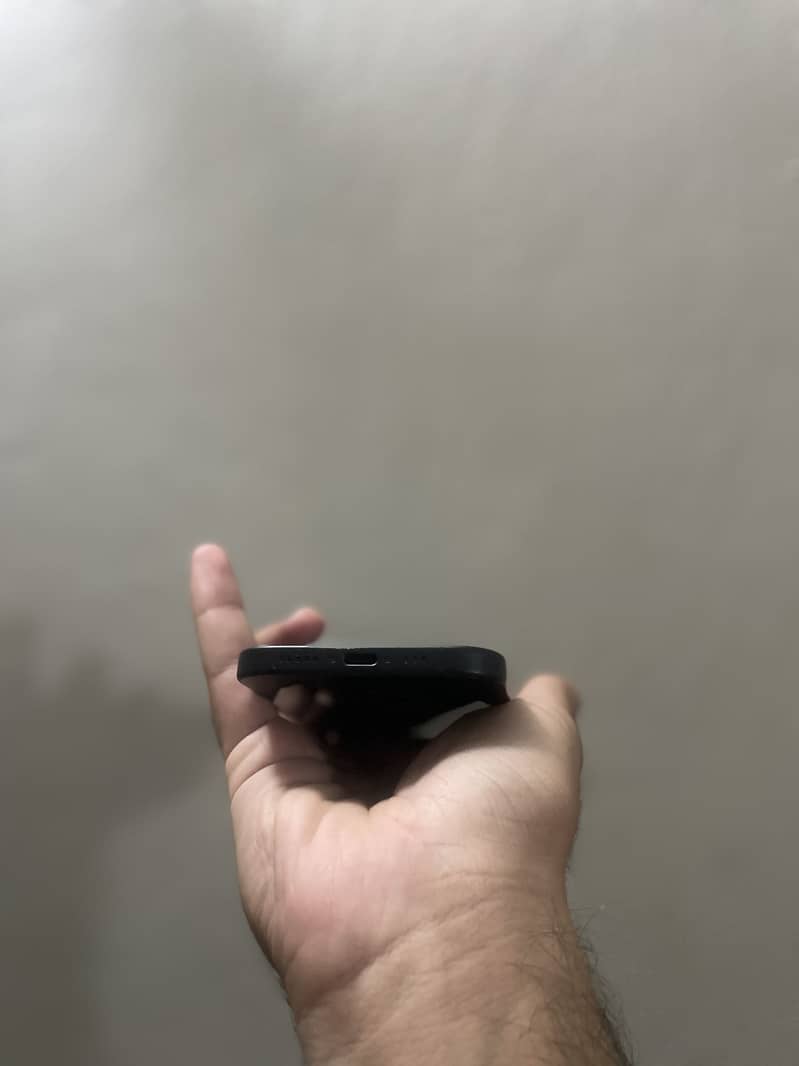 Apple iPhone 16 1