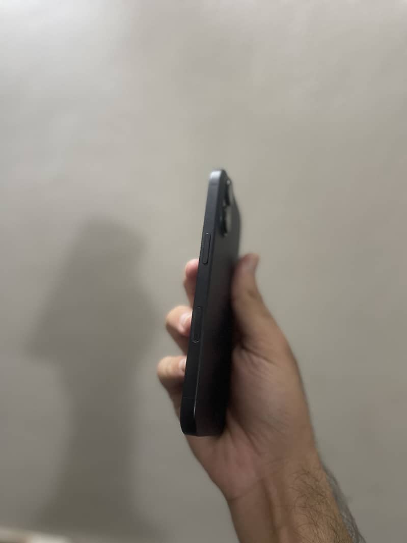 Apple iPhone 16 2