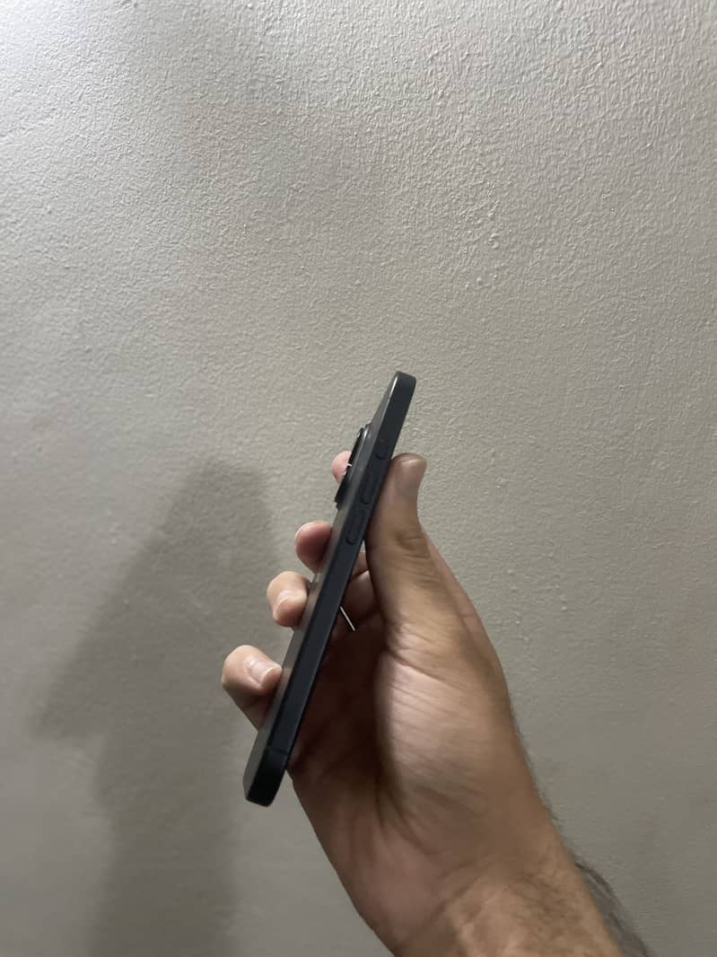 Apple iPhone 16 3