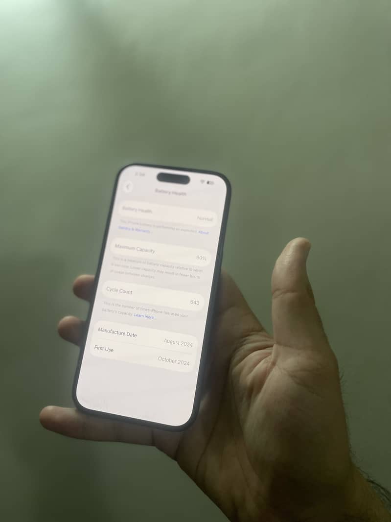 Apple iPhone 16 4