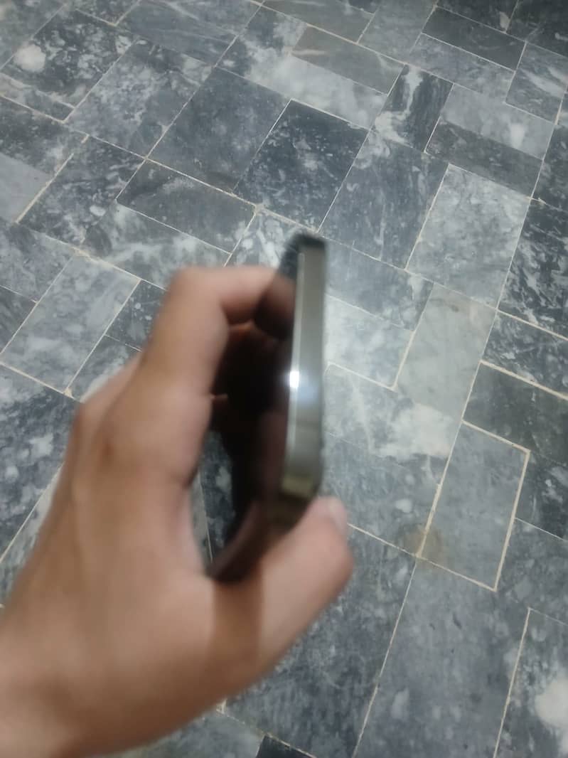 Apple iPhone 13 Pro Max 0