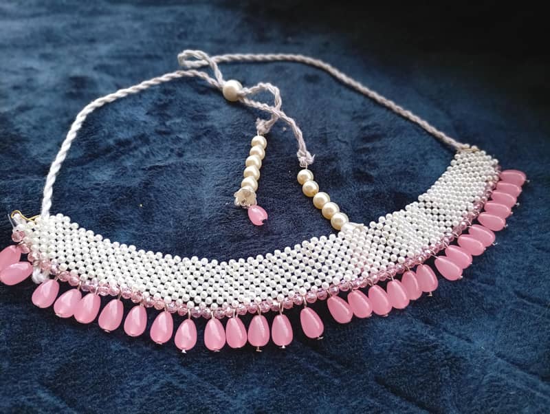 beaded chocker 1