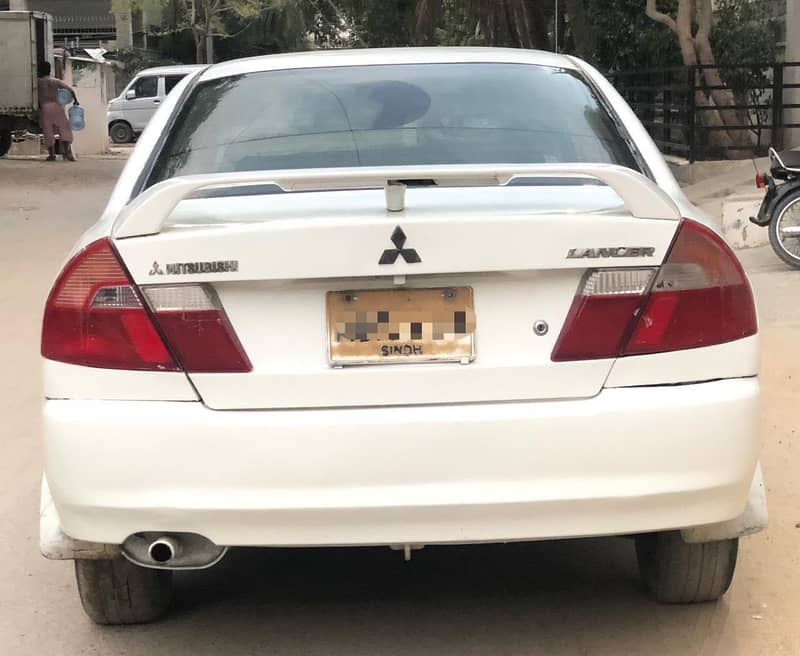 Lancer GLX Automatic Full Option 4