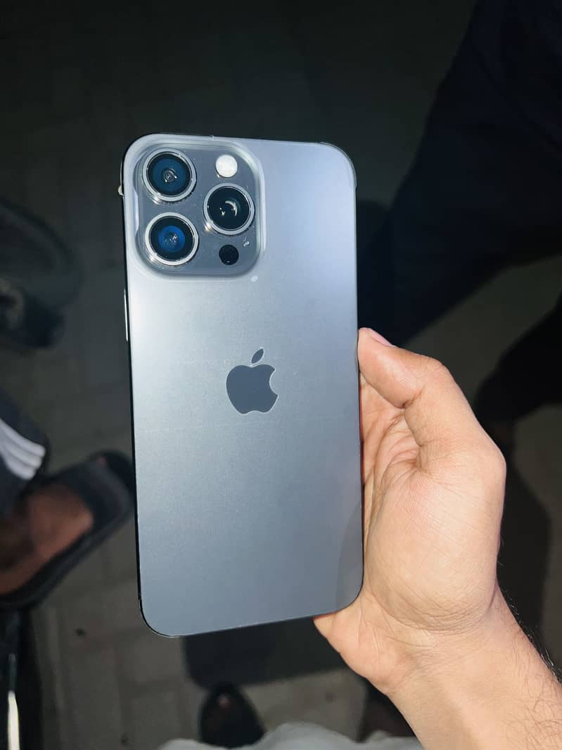 Apple iPhone 15 Pro Max 2
