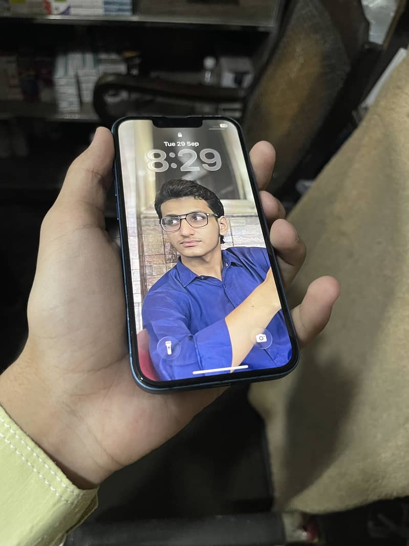 Apple iPhone 13 4