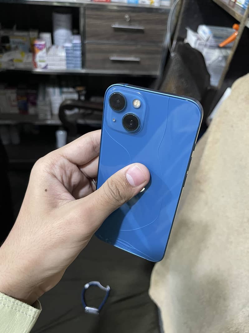 Apple iPhone 13 8